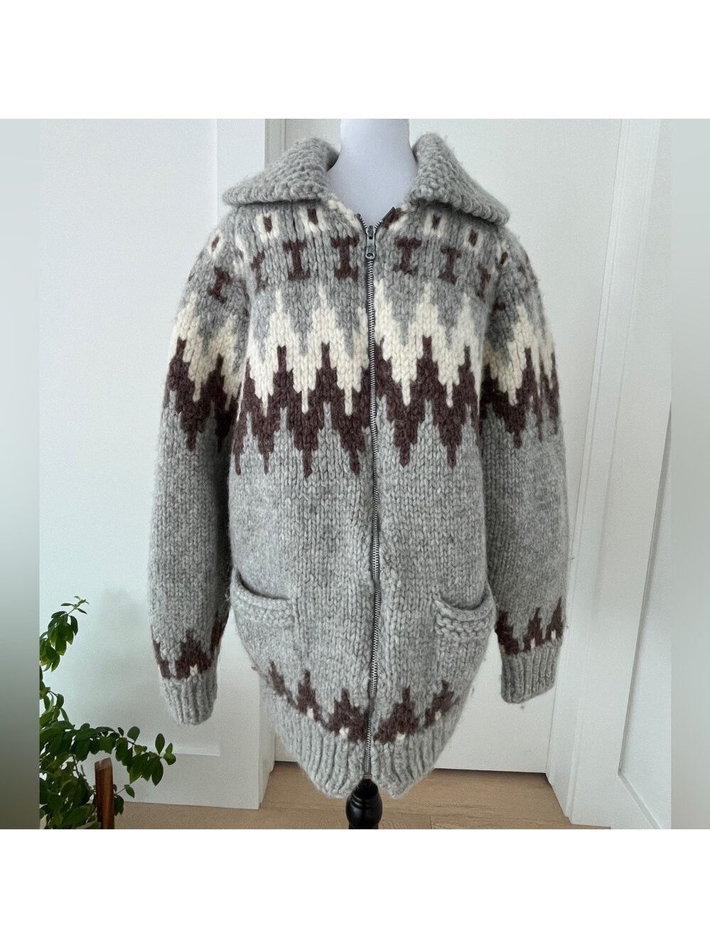 HAND MADE Cowichan Siwash Knit Sweater Coat Front Zip Buffalo Wool Geometric